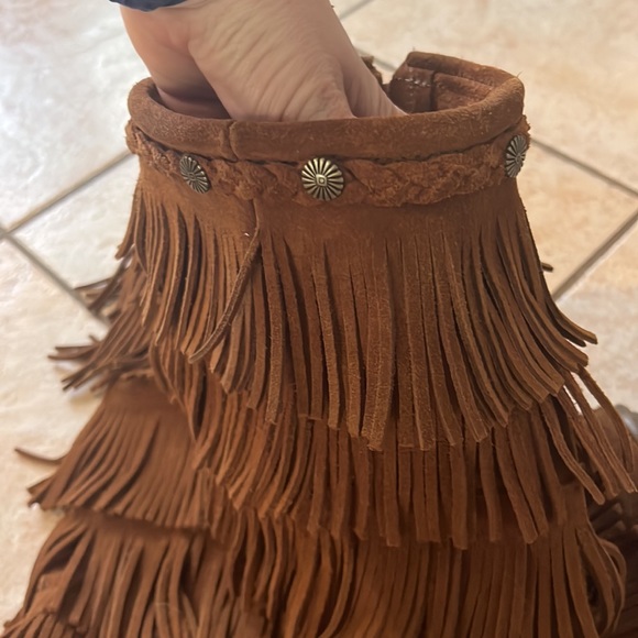 Minnetonka Moccasin 100% Leather 5 Tier Fringe Boots, Sz 6‎ - Picture 9 of 11